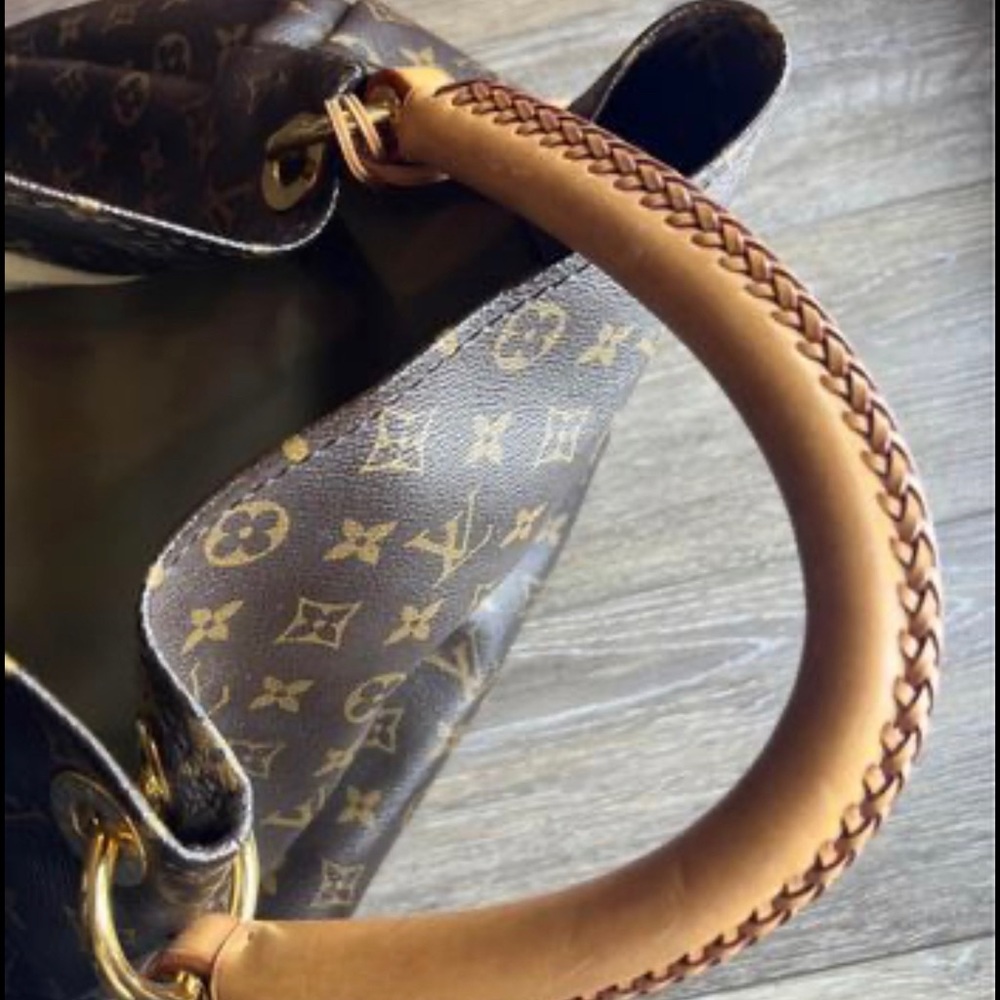 Authentic Louis Vuitton Artsy MM - Picture 8 of 10